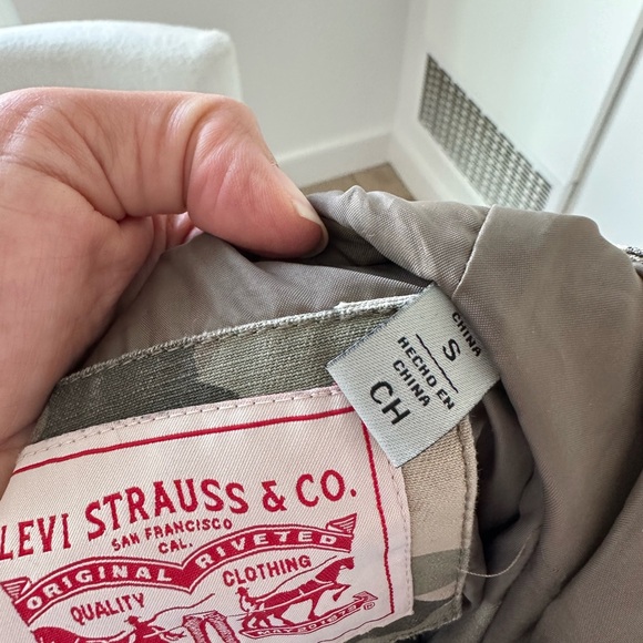 Levis jacket - Picture 3 of 3